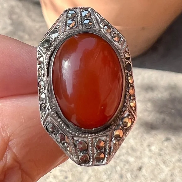 VINTAGE ART DECO STERLING SILVER CARNELIAN CABOCHON AND MARCASITE RING